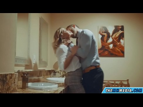 ❤️ Вақте ки як малламуй busty шумо дар як ҳоҷатхона ҷамъиятӣ seduces ❤️❌ Синси босифат дар tg.sexonfire.ru ️❤